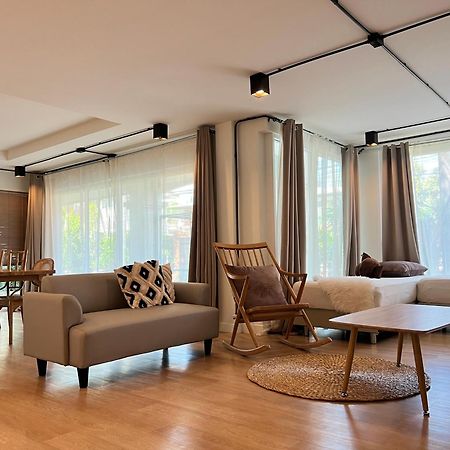 Mini-Me Hubs, Charm Suites & Pool In Old City Chiang Mai Exterior foto