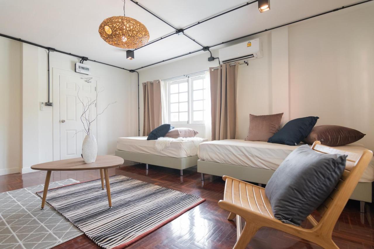 Mini-Me Hubs, Charm Suites & Pool In Old City Chiang Mai Exterior foto
